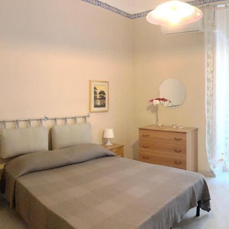 Apartment For 2 In Catania, B&B Le Voci Del Mercato Екстериор снимка