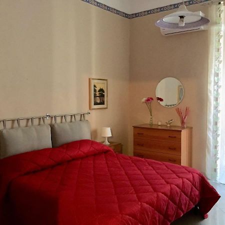 Apartment For 2 In Catania, B&B Le Voci Del Mercato Екстериор снимка