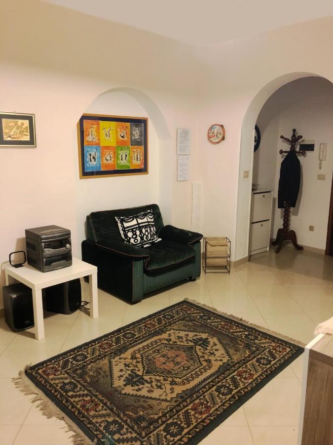 Apartment For 2 In Catania, B&B Le Voci Del Mercato Екстериор снимка