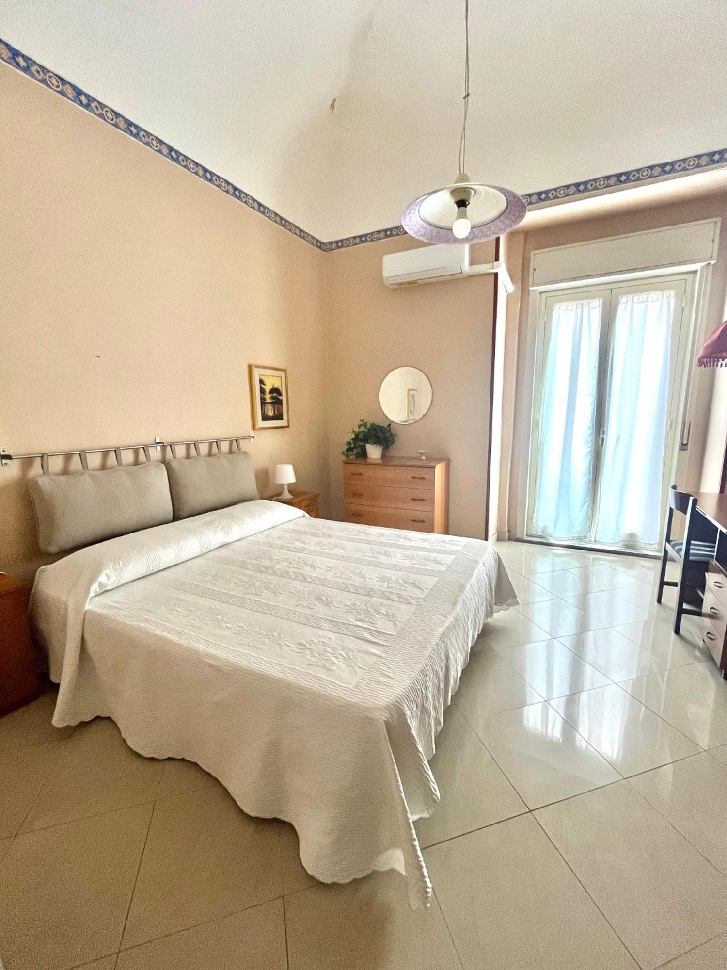 Apartment For 2 In Catania, B&B Le Voci Del Mercato Екстериор снимка